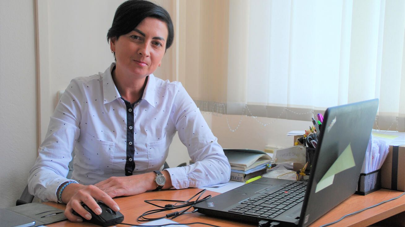 image:Image Lilija Alijeva utekla před ruskou agresí. Nyní pomáhá s Charitou svým krajanům.