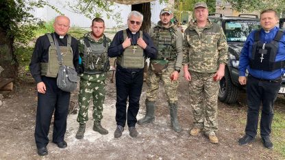 image:Image Papežský almužník na frontové linii