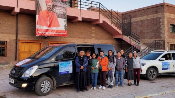 image:Image Přes 3 500 kilometrů dělí kazašský Nur-Sultan od mongolského hlavního města Ulánbátáru, odkud na papežskou návštěvu zamířilo mikrobusem jedenáct věřících.