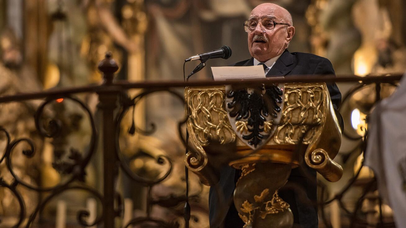 image:Image „Měli bychom se více obracet ke svatováclavské tradici. Na rozdíl od Václavovy lebky to není žádná relikvie,“ říkal herec Josef Somr.