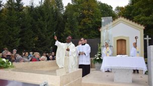 image:Image Nuncius požehnal repliku fatimské kaple