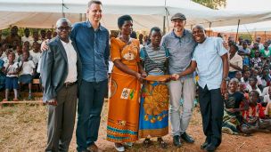 Nejprve nakrmit a pomoci, pak hlásat image:Image Nejprve nakrmit a pomoci, pak hlásat