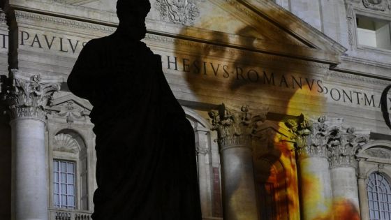 image:Image Projekce s názvem „Následuj mě. Život sv. Petra“ bude na vatikánské bazilice každý den do 16. října.