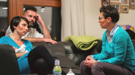 image:Image Paliativní medicína znamená pracovat nejen s pacientem, ale i s jeho blízkými, říká lékařka Irena Závadová (vpravo).