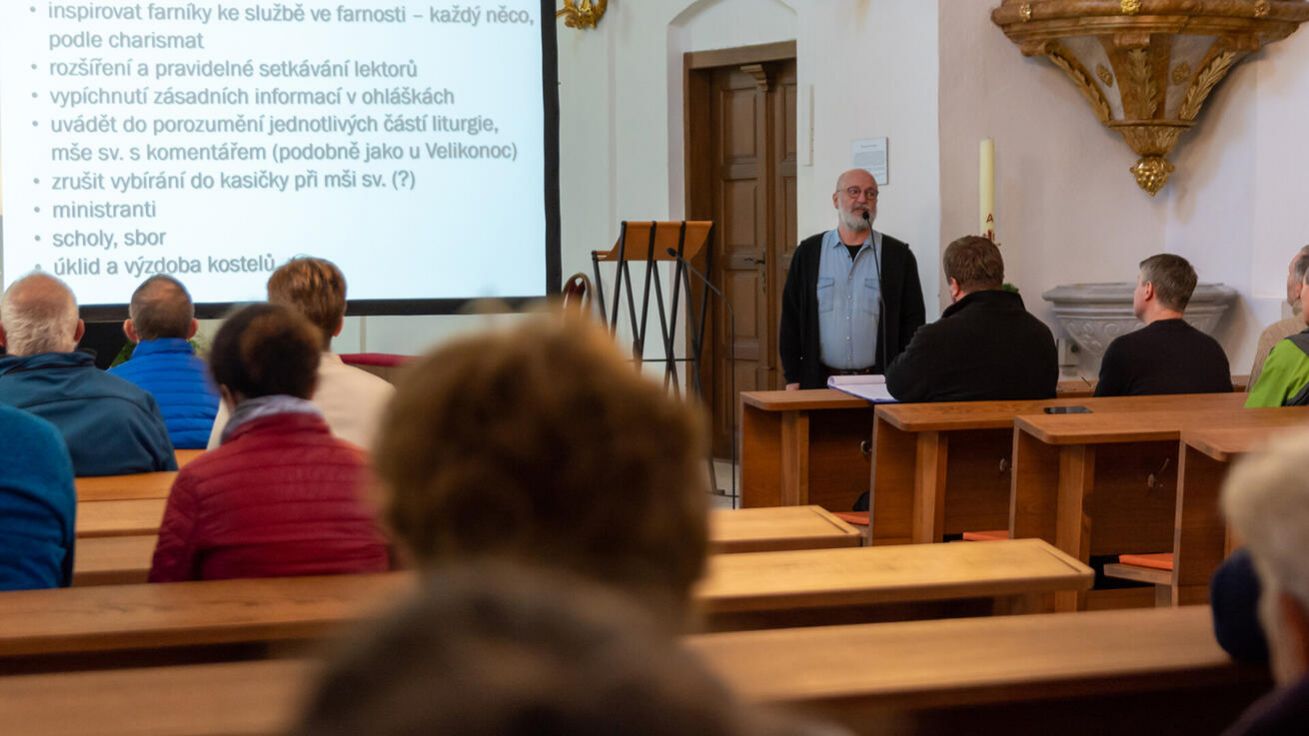 image:Image Mezi výstupy skupinek platilo pravidlo minuty ticha pro rozlišování a naslouchání.