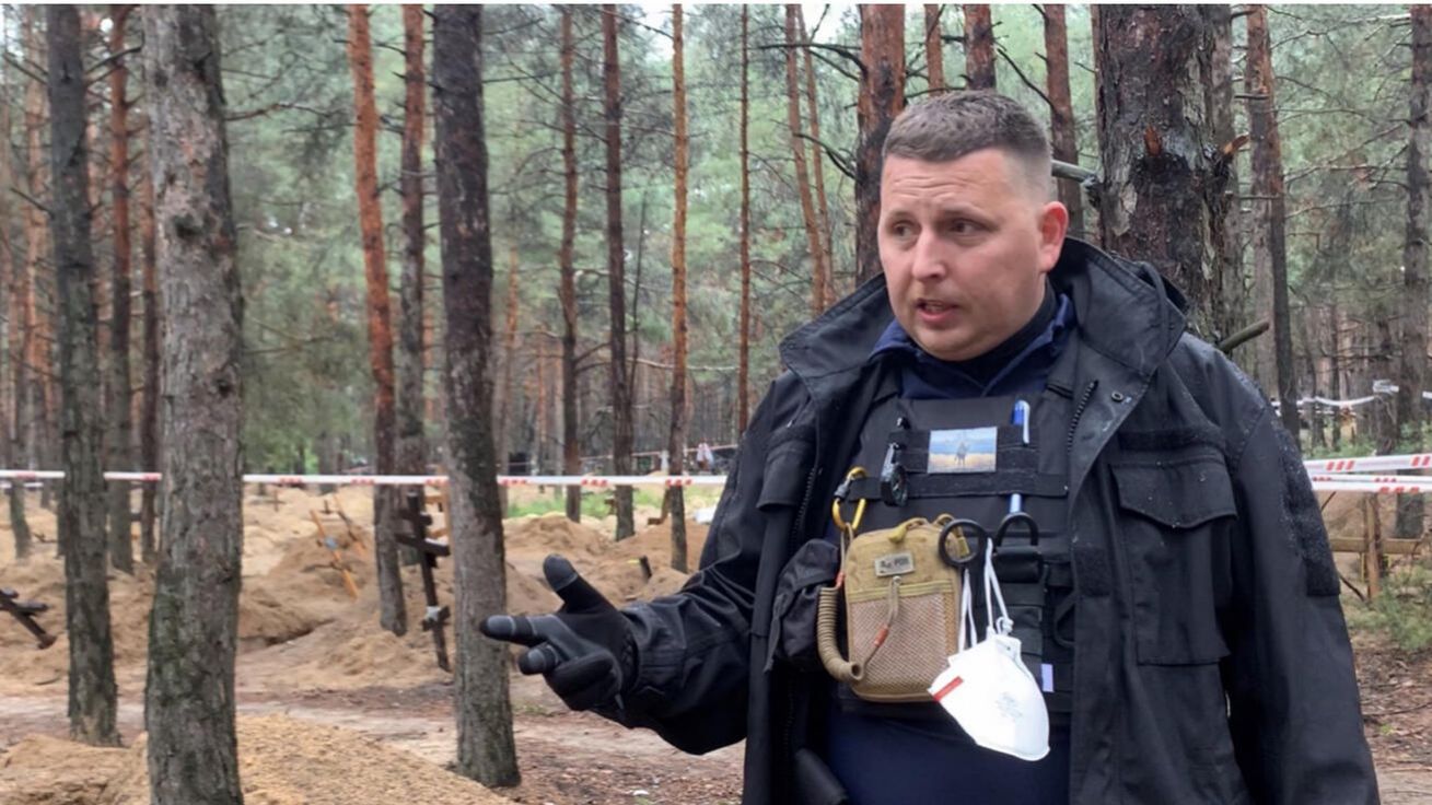image:Image „Pachatel už se přiznal, už jen ho dostat a postavit před tribunál,“ říká o Rusku český kriminolog Petr Pojman.