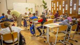 image:Image Místo tanků opět malují květiny