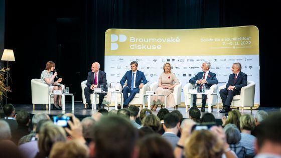 image:Image Jakou roli hraje prezident ve společnosti? Může přispět k sounáležitosti a solidaritě? Na tyto a další otázky odpovídali v Broumově kandidáti pro prezidentskou volbu v roce 2023. 