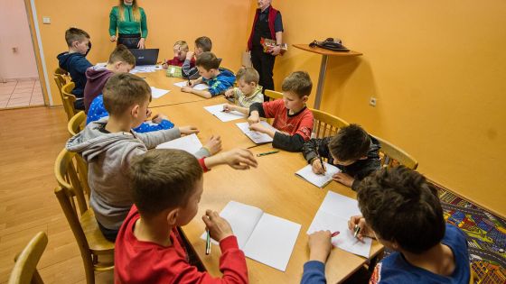 image:Image Pomoci ukrajinským obyvatelům se Arcidiecézní charita Olomouc věnuje intenzivně, letos například na Moravě půl roku hostila a také vzdělávala chlapce z dětského domova v Bortnykách.