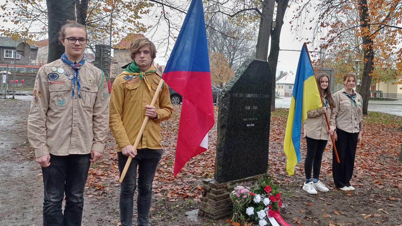 image:Image Lidé si připomněli památku 17. listopadu ve Vodňanech.