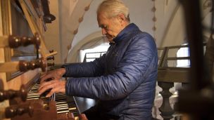 image:Image Jako by Bůh sestupoval mezi tóny