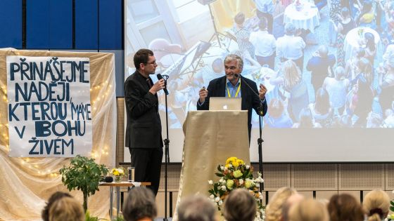 image:Image Hlavní host Otto Neubauer (vpravo) inicioval v Rakousku projekty Noc kostelů a Dny víry.