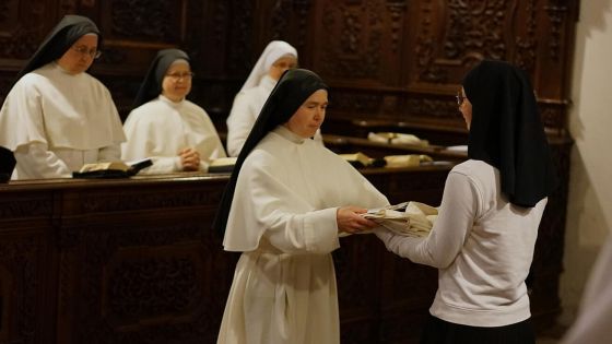 image:Image Kandidátka Eliška dostala v neděli 13. listopadu na svátek sv. Anežky při obláčce v klášteře premonstrátek v Doksanech právě řeholní jméno české světice. Tímto obřadem oficiálně nastoupila do noviciátu.