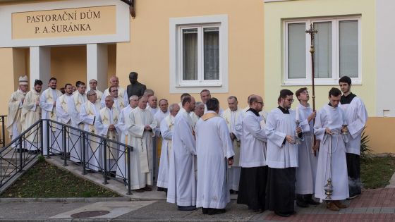image:Image Liturgický průvod z Pastoračního domu P. Antonína Šuránka.