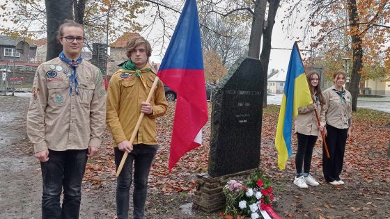 image:Image Lidé si připomněli památku 17. listopadu ve Vodňanech.