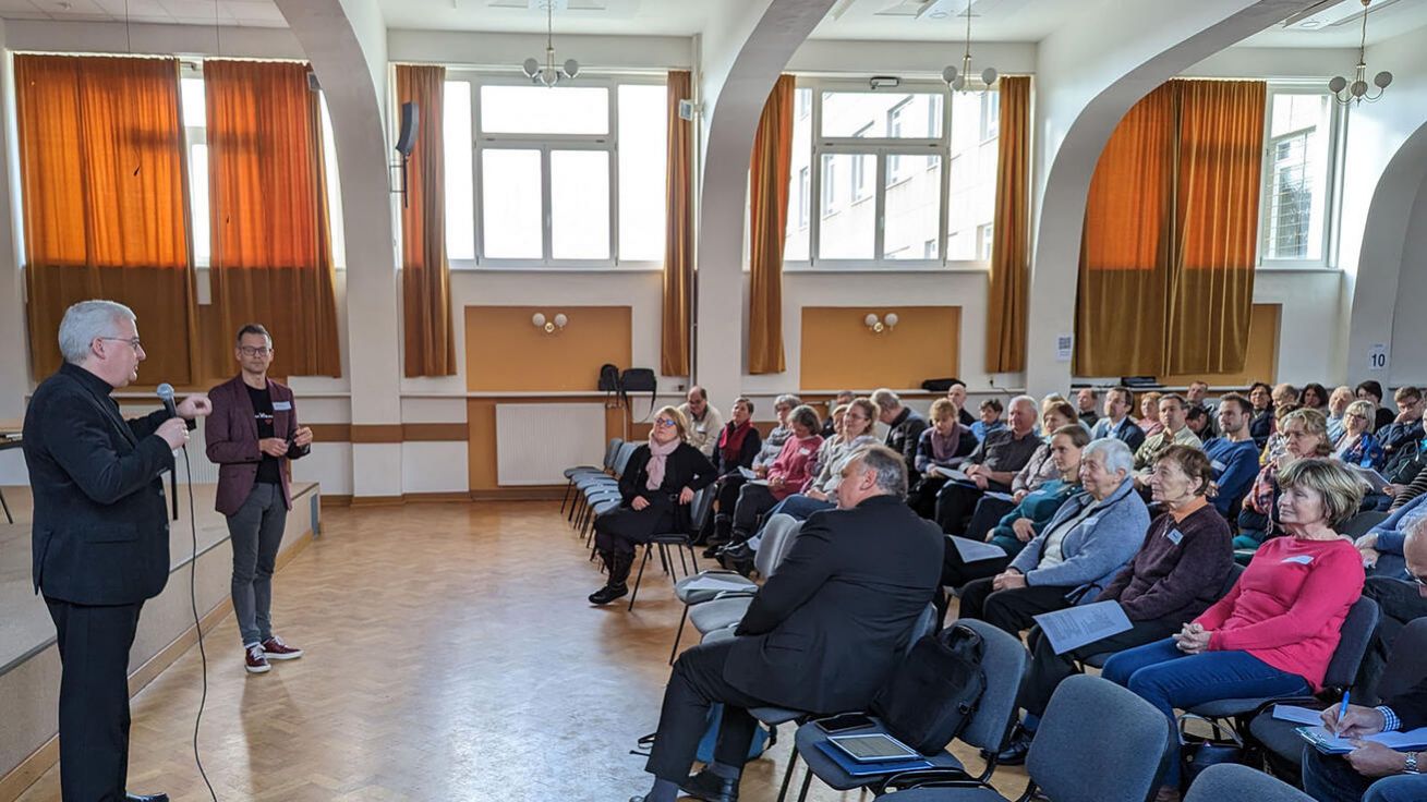 image:Image Biskup Pavel Konzbul mluvil o plánu vytvořit diecézní pastorační radu.