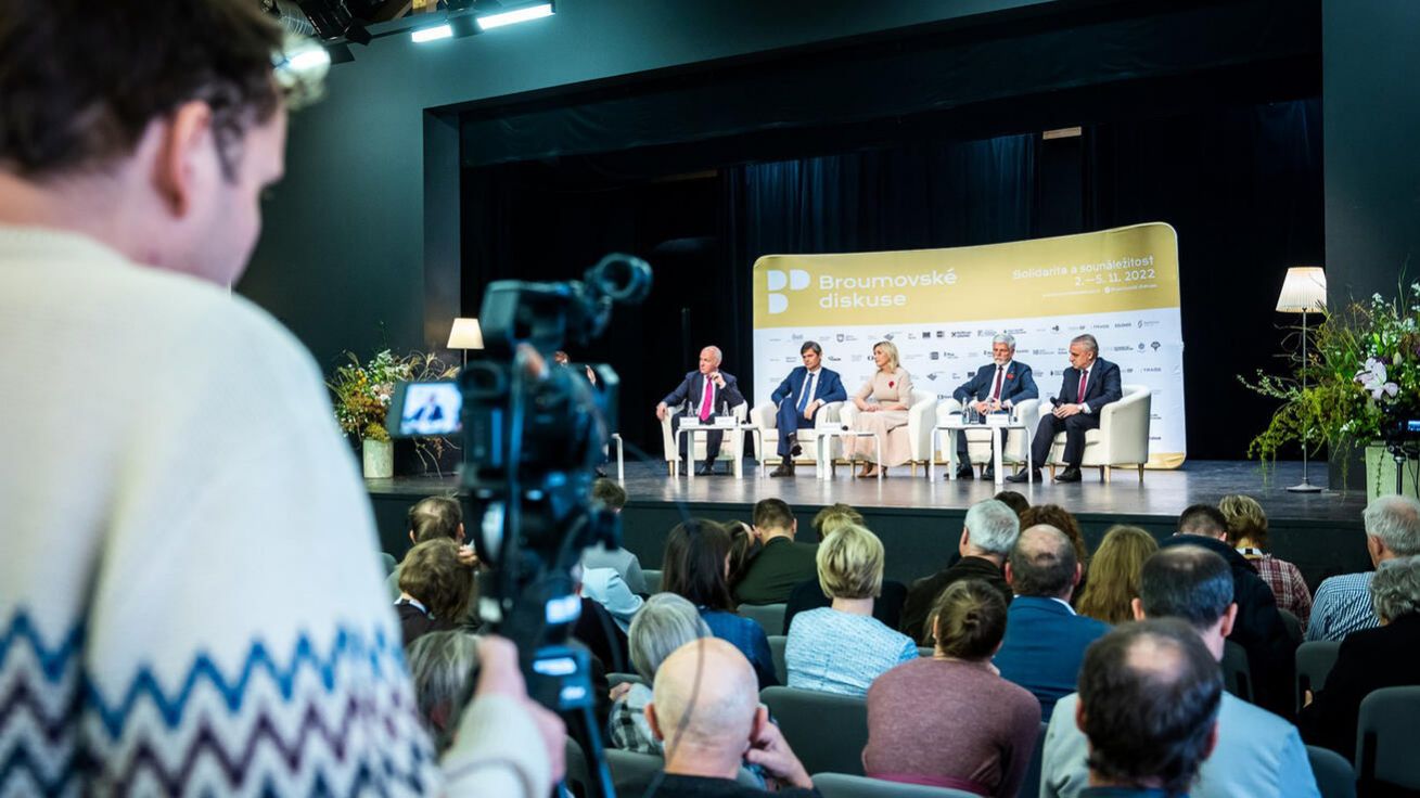 image:Image Listopadová beseda kandidátů na prezidenta v Broumovském klášteře.