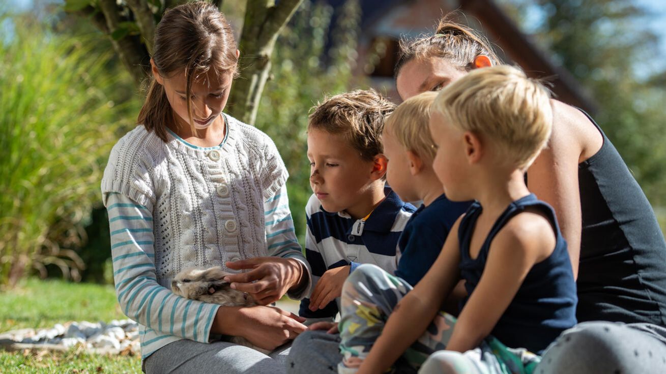 image:Image Alena touží po trvalém domově. Její děti ohrožuje neustálé stěhování a s ním spojená změna prostředí, škol i kamarádů. 