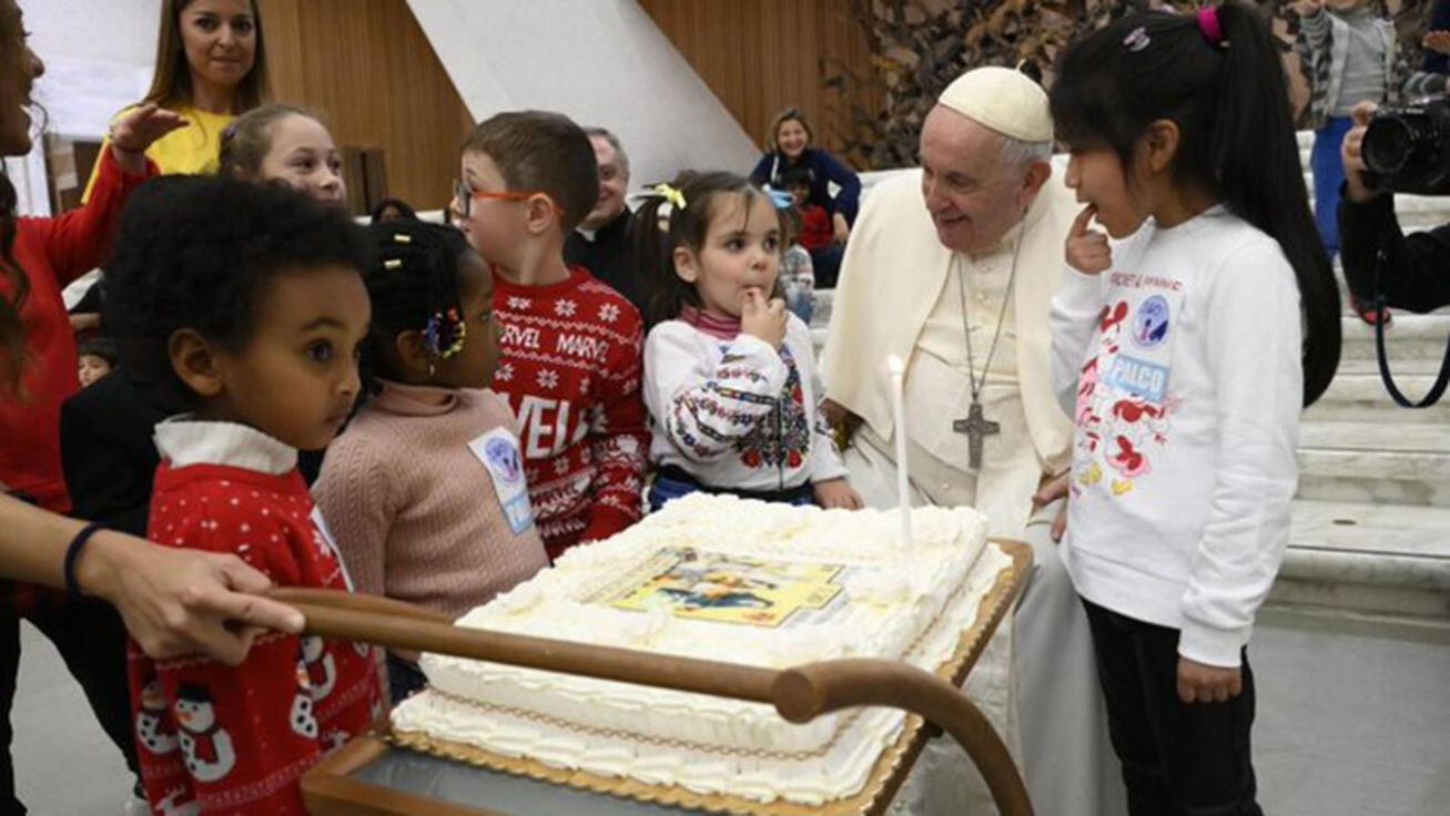 image:Image Papež na setkání s dětmi pozval i několik rodin ukrajinských uprchlíků.