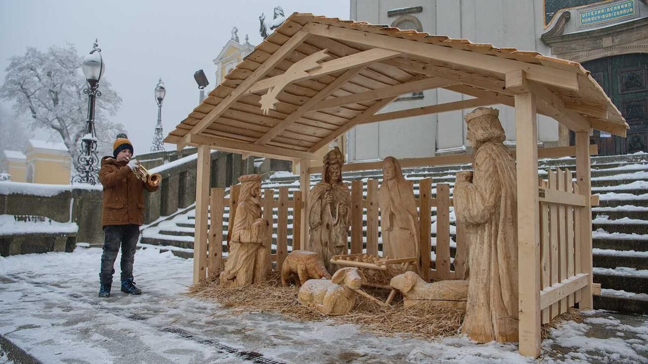 image:Image Nový betlém před svatohostýnskou bazilikou.