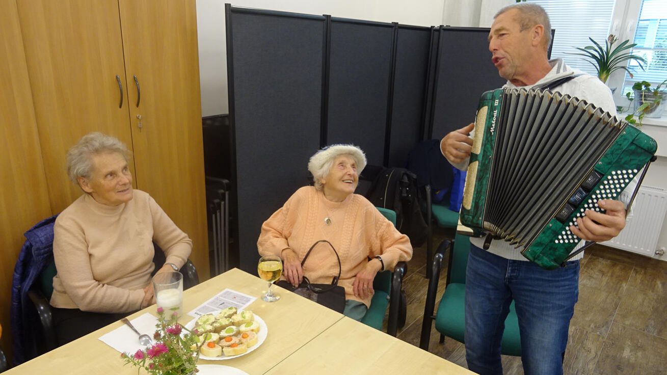 image:Image Miluše Slunéčková v komunitním centru Zahrada, které Charita Vlašim budovala mimo jiné z výtěžku Tříkrálové sbírky. 