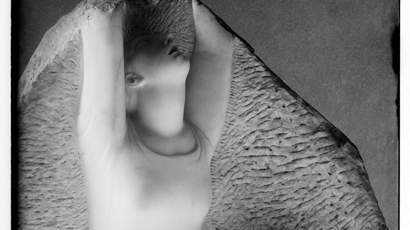 image:Image Meštrovičova Marie Magdalena pod křížem na fotografii Josefa Sudka.