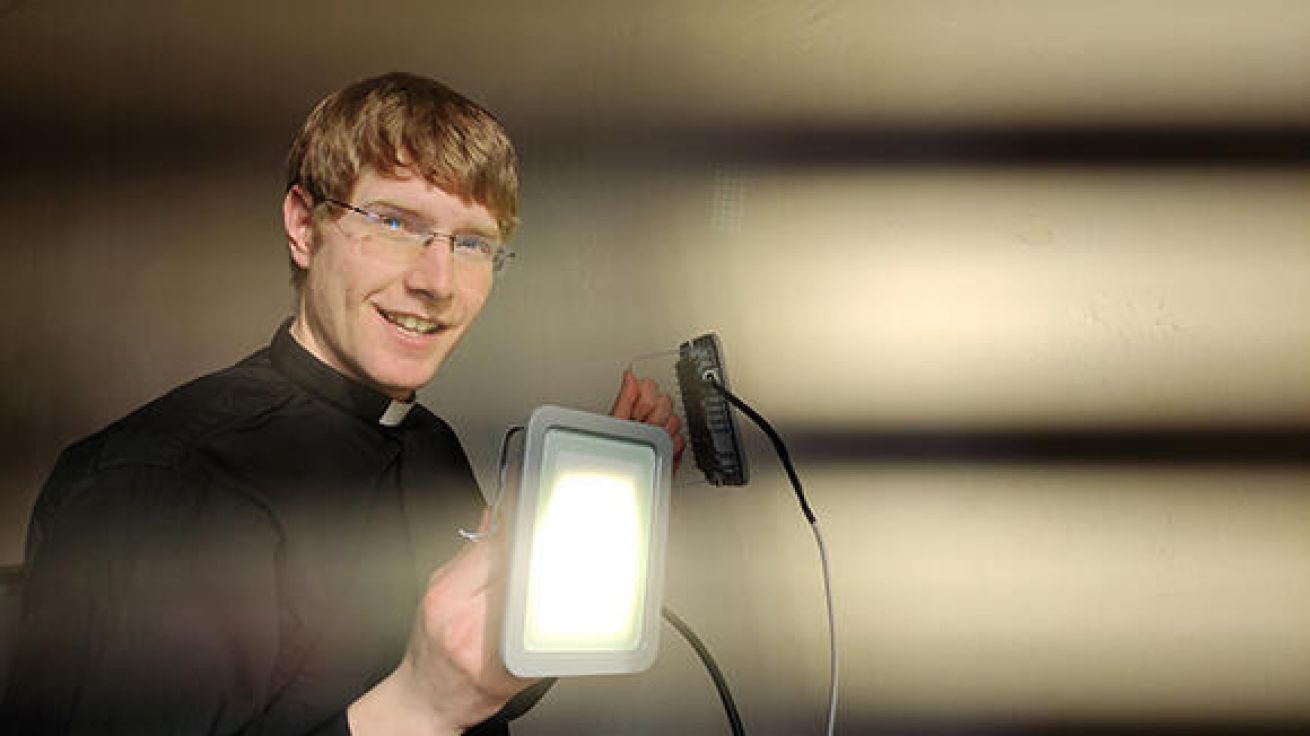 image:Image K vytvoření kvalitního videa potřebuje většina tvůrců světla...