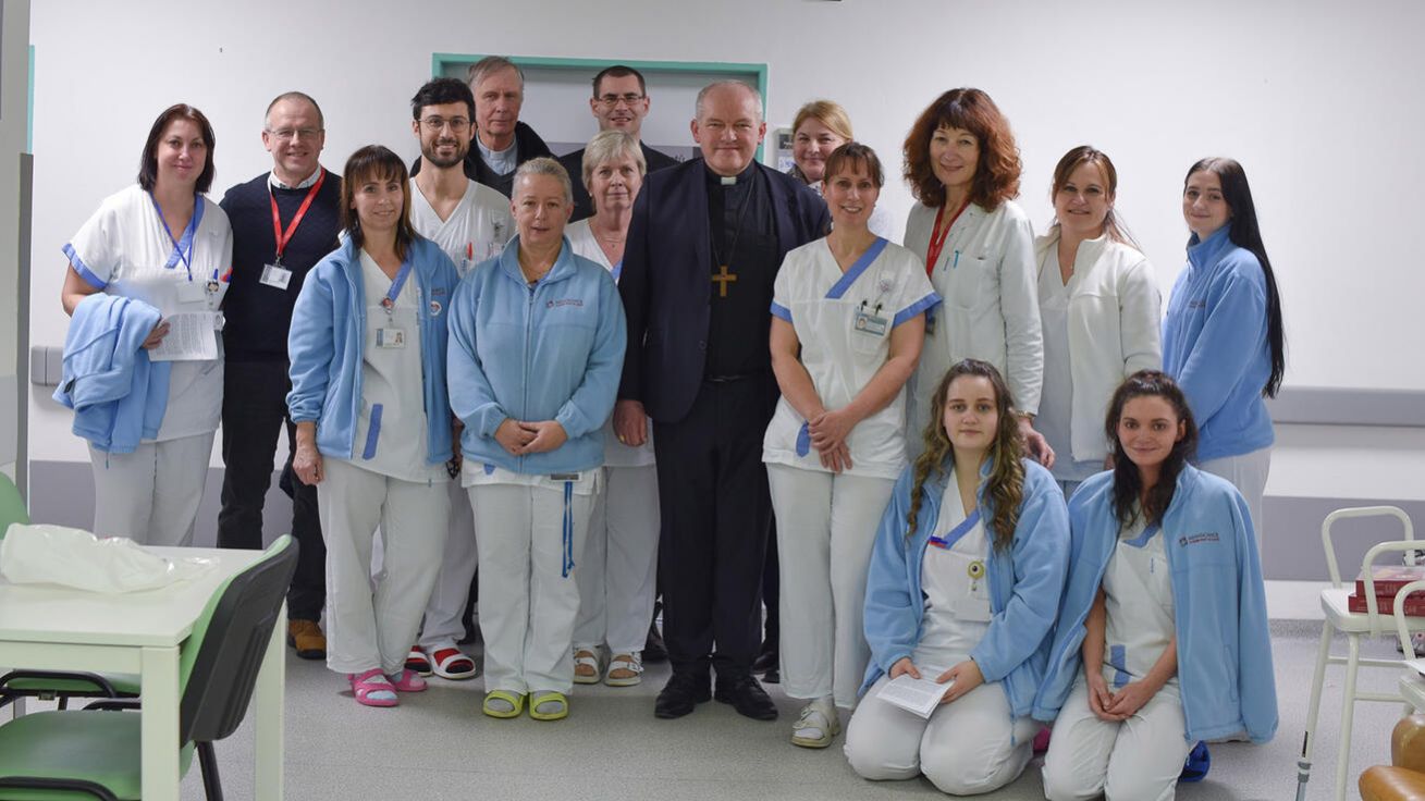 image:Image Biskup Josef Nuzík v Krajské nemocnici Tomáše Bati ve Zlíně.