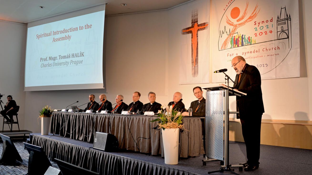 image:Image Duchovní úvod Mons. Tomáše Halíka při pondělním zahájení evropské synody.