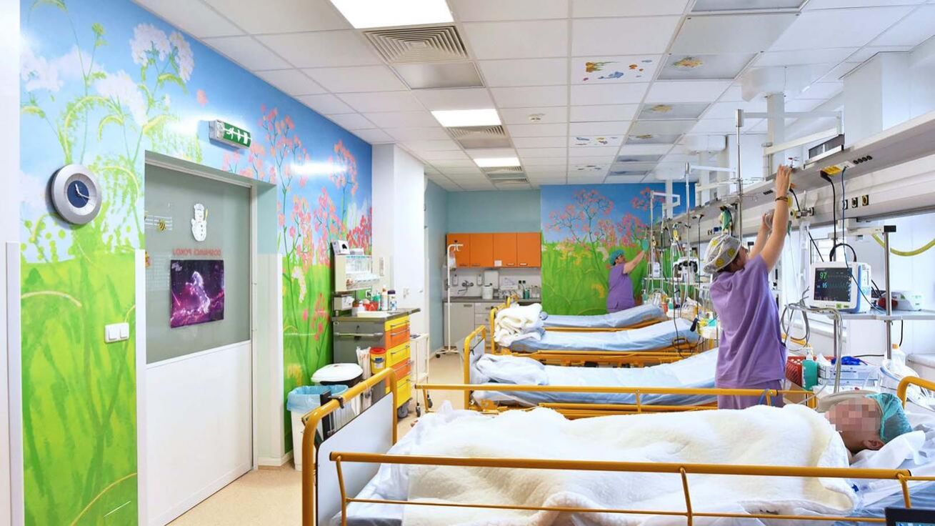 image:Image Nemocnice se snaží pacientům zpříjemnit pobyt třeba i veselejšími barvami. 
