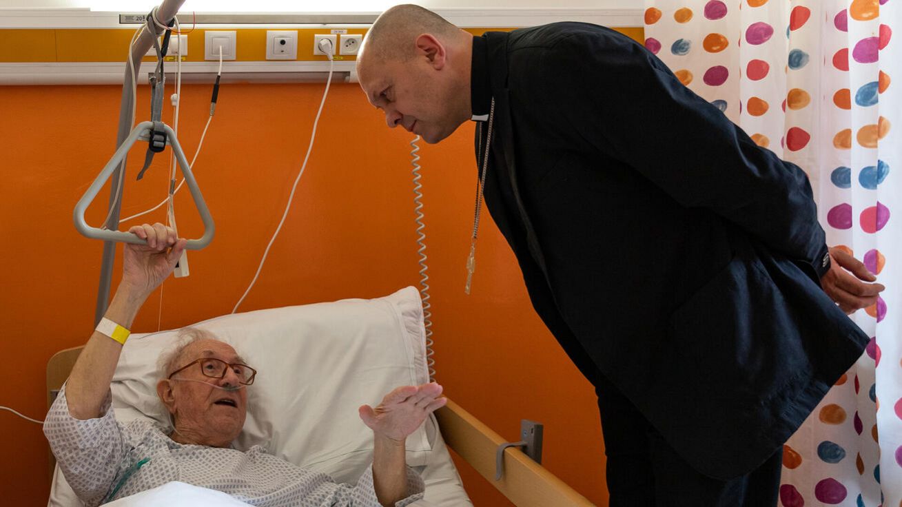 image:Image Biskup Zdenek Wasserbauer v Nemocnici Milosrdných sester sv. Karla Boromejského.