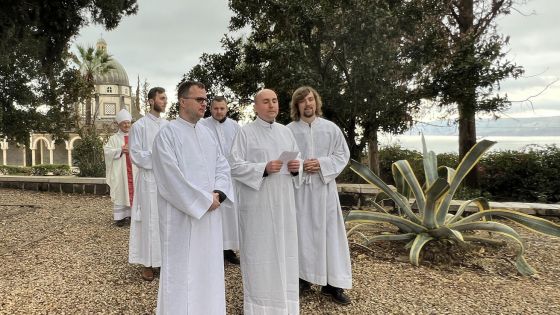 image:Image Seminaristé královéhradecké diecéze se svým biskupem ve Svaté zemi.