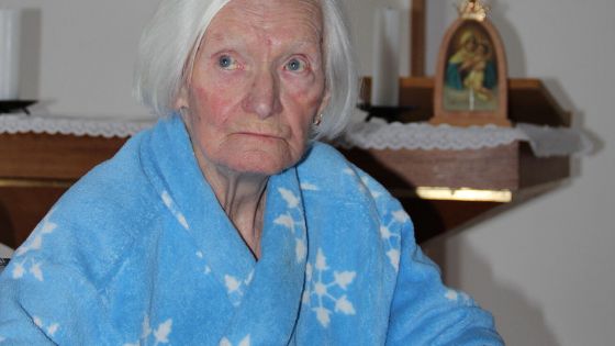 image:Image V případě pacientova zájmu zprostředkuje hospic návštěvu kněze podle jeho přání.
