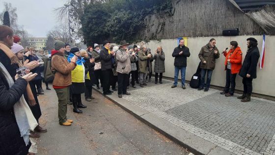 image:Image Zaznělo také varování, abychom si na válku nezvykli.