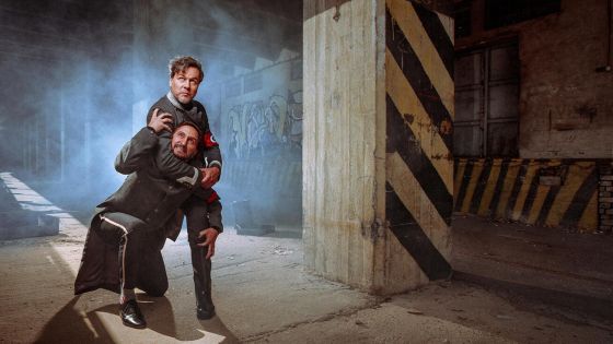 image:Image Románu 1984 je už více než 80 let, přesto je stále aktuální – natolik, že kupříkladu vloni režim běloruského diktátora Lukašenka zakázal v zemi jeho prodej.