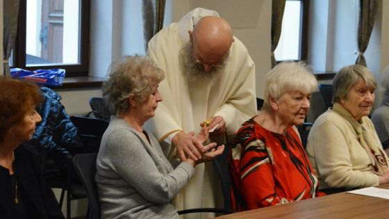 image:Image Mši sv. s udílením svátosti pomazání nemocných sloužili na plzeňském biskupství P. Jiří Barhoň, P. Pavel Lepařík SDB a P. Bogdan Stępień OSPPE.