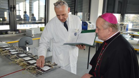 image:Image U příležitosti Světového dne nemocných navštívil ve čtvrtek 9. února biskup Jan Vokál transfúzní oddělení Fakultní nemocnice v Hradci Králové.