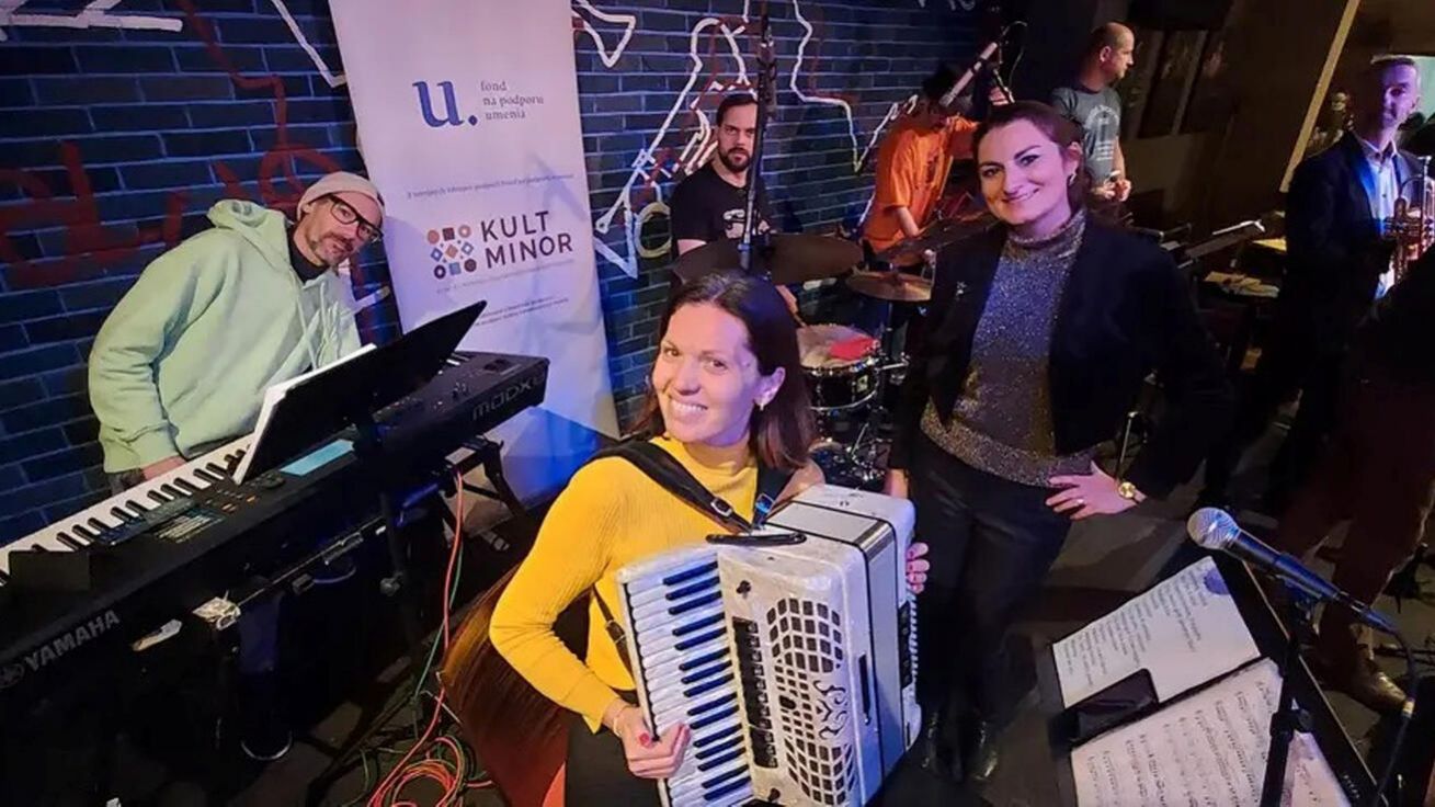 image:Image Preßburger Klezmer Band dokáže při vystoupení roztančit sál.