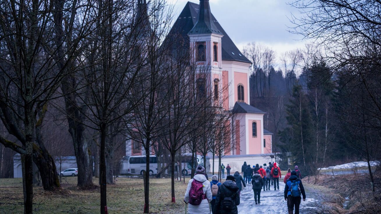 image:Image Když poutníci přicházeli do Staré Vody, už se stmívalo.