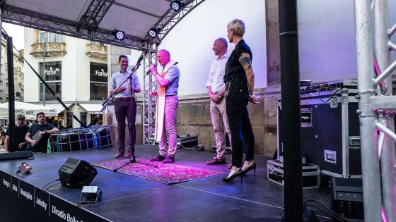 image:Image P. Jan Pacner při zahájení festivalové sezony na pódiu, které přiléhá k brněnskému kostelu sv. Jakuba.