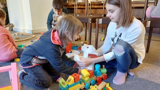 image:Image Klub Slunečnice - jedno z míst azylu pro uprchlíky z Ukrajiny v kostele sv. Vojtěcha v Praze 6, který je součástí Arcibiskupského kněžského semináře.
