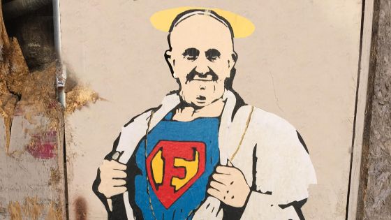 image:Image Papež František od neznámého autora na jedné z římských zdí jako Superman.