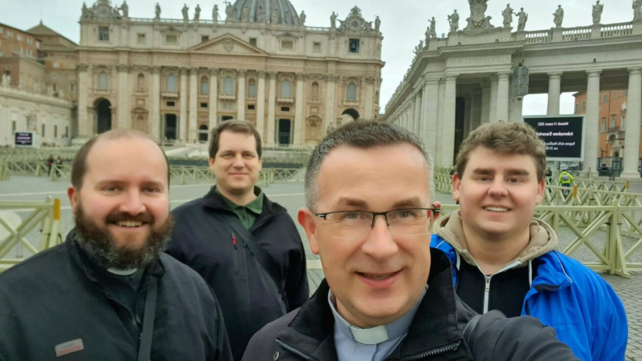 image:Image Poutníky osvěžilo příjemné jarní počasí s dvaceti stupni Celsia.