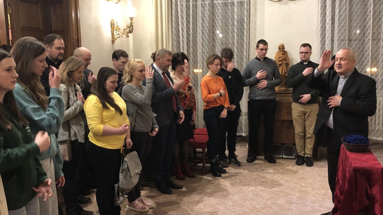 image:Image Katechumeni u biskupa Jana Vokála.