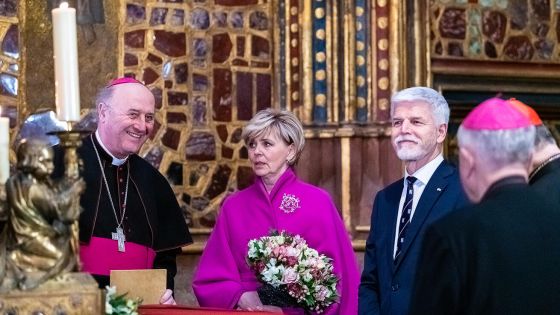 image:Image Arcibiskup Jan Graubner spolu s prezidentským párem ve Svatováclavské kapli.