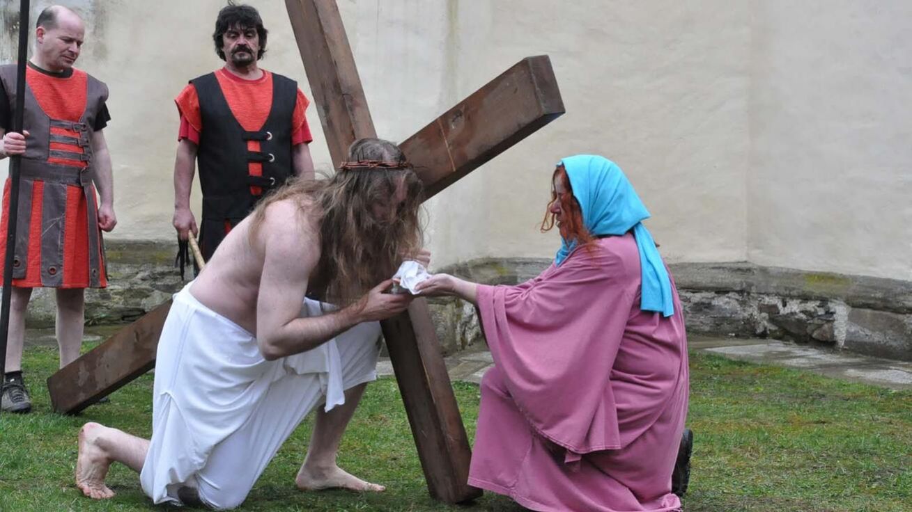 image:Image Účastníci Hořických pašijových her zahráli letos poprvé v Českém Krumlově.