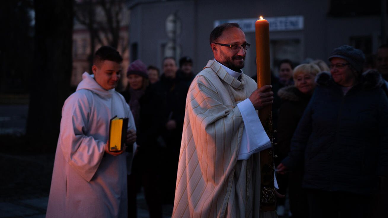 image:Image Toto je noc, v níž Kristus pouta smrti rozlomil...