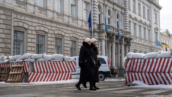 image:Image Z útlaku Ukrajinců dělá ruská propaganda něco naprosto normálního. Záběry ze Lvova ukazují, jak válka mění tvář ukrajinských měst.