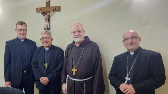 image:Image Ještě v první polovině března spolu P. Hans Zollner (vlevo) a kardinál Sean O’Malley navštívili Jižní Ameriku. Mezi nimi stojí paraguayský kardinál Alberto Martínez Flores.