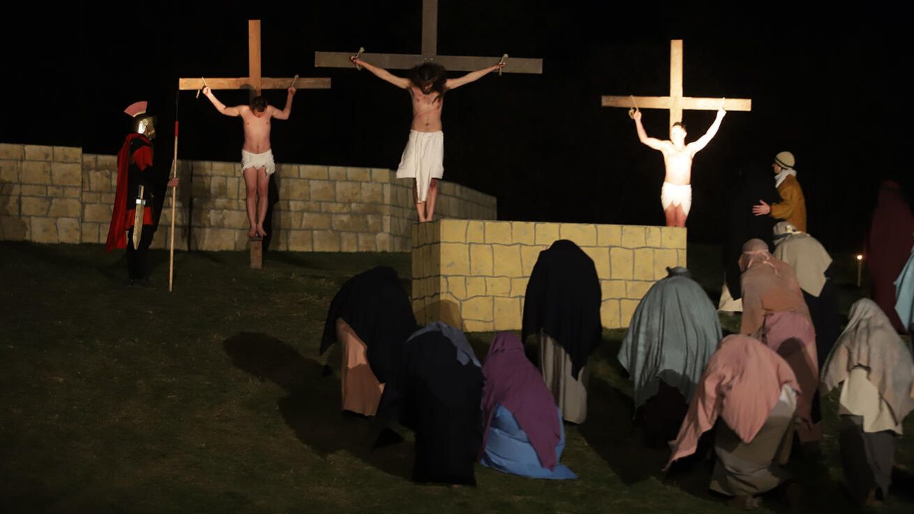 image:Image Do hry se zapojili lidé ze Žďáru i okolních farností.